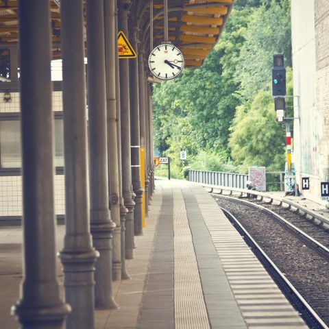 Bahnhof Shutterstock 4802x Bahnhof Shutterstock 4802x