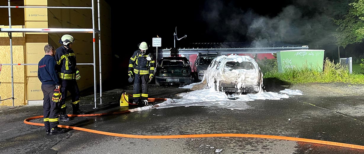 Brand auf Feuerwehruebungauto_CONTENT_FF Hennef_Presseportal.jpg